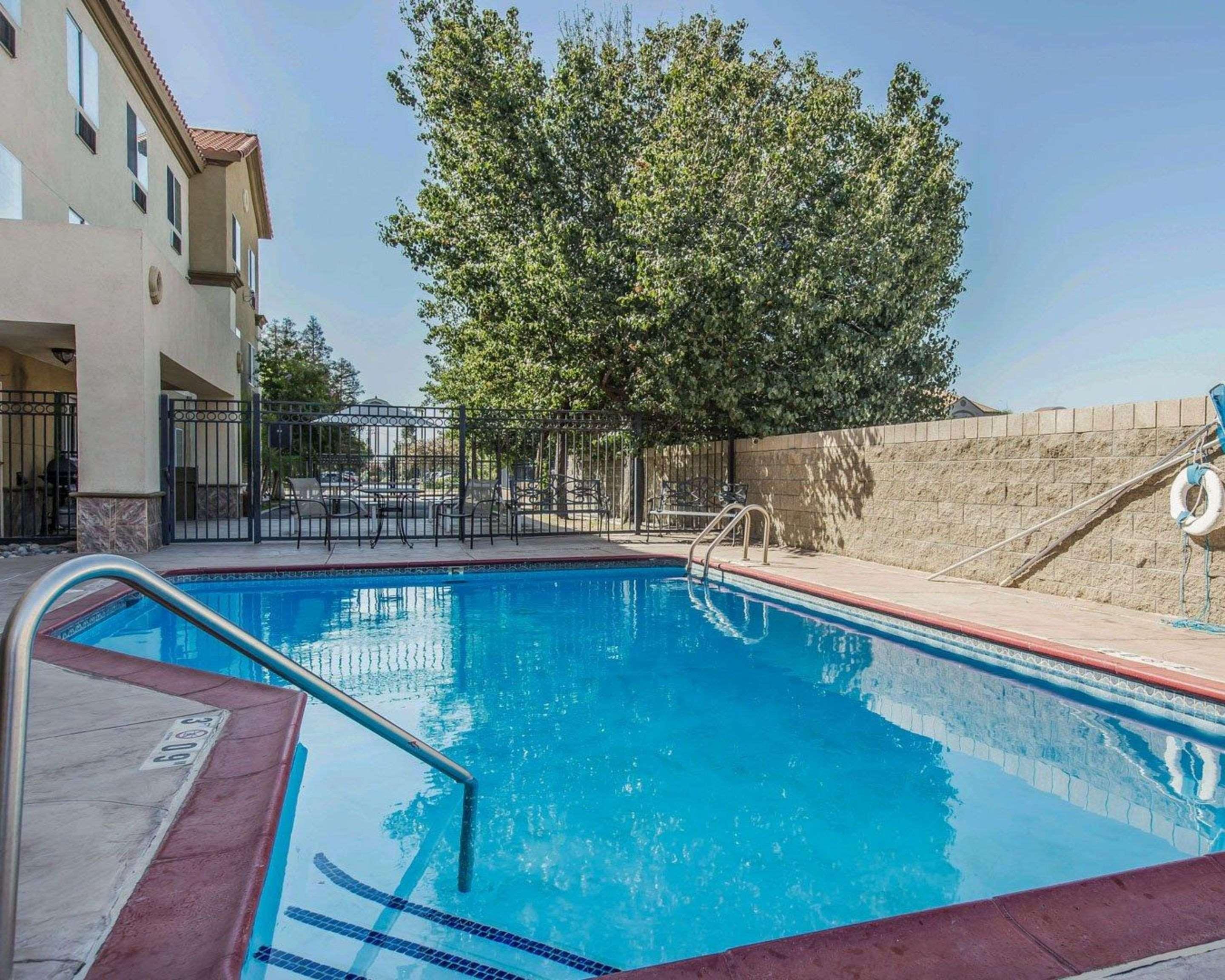 Comfort Suites Bakersfield Ngoại thất bức ảnh