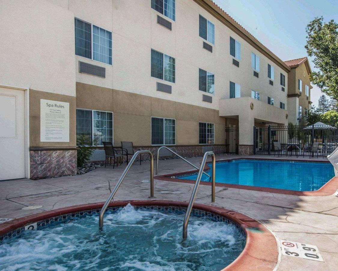 Comfort Suites Bakersfield Ngoại thất bức ảnh